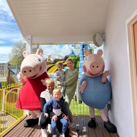 Jonathan Hanby and his wife Emma Kellet with their two precious kids.